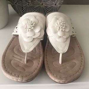 White Mountain Shoes - Cliffs by White Mountain Flower Comfort Sandals White Mountain Shoes - Cliffs by White Mountain Flower Comfort Sandals